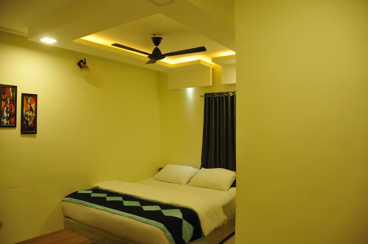 Hotel Pasupala Grand Anantapur Kültér fotó