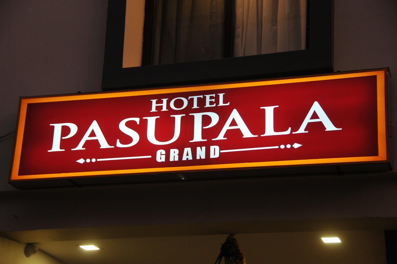 Hotel Pasupala Grand Anantapur Kültér fotó